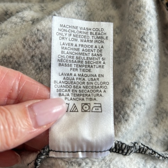 Anthropologie Velvet by Graham & Spencer Ashlyn Leopard Top Sz M - Picture 9 of 9